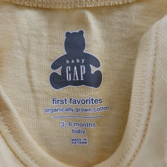 2 GAP Baby Outfit Sets in Soft Yellow/Yellow Floral - Picture 4 of 4